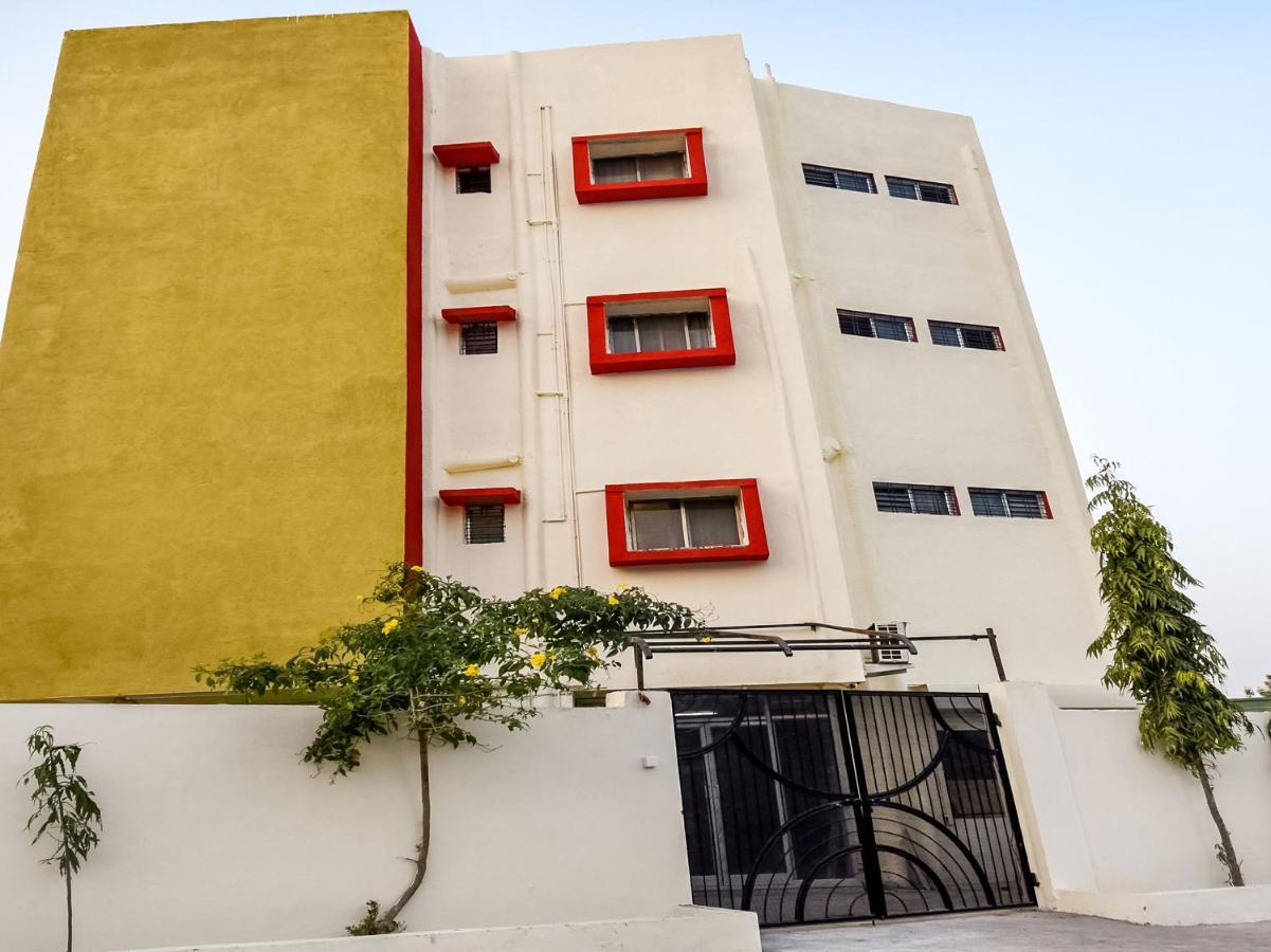 Spot On 73931 Hotel Rolls Hub Kota  Luaran gambar